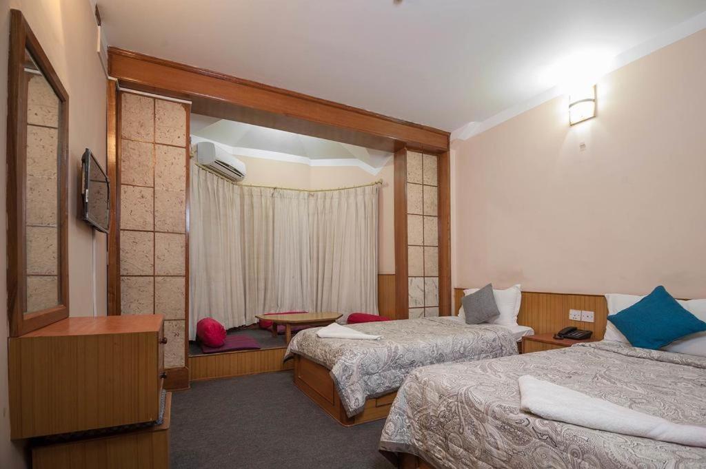 Hotel Candle Inn Pokhara Exterior photo
